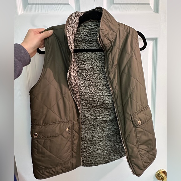 Reversible Vest, Olive Green/Plush, Size Medium - Picture 1 of 2